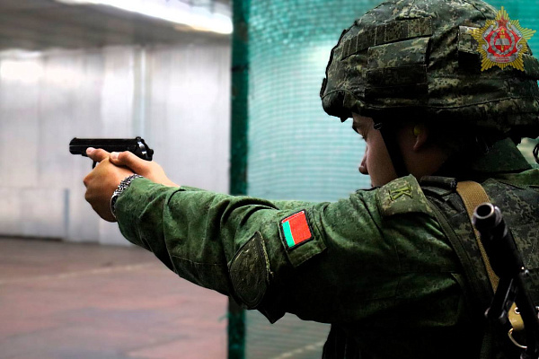 Занятия по огневой подготовке с курсантами Военной академии