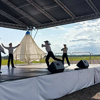 С песней служить веселее