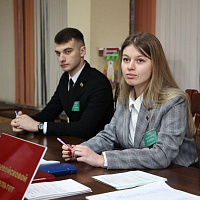 В числе избирателей - и люди в погонах 