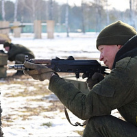 Учатся гвардейцы