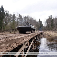 Подразделения одного из соединений войск Северо-Западного оперативного командования совершают марш в районы сосредоточения