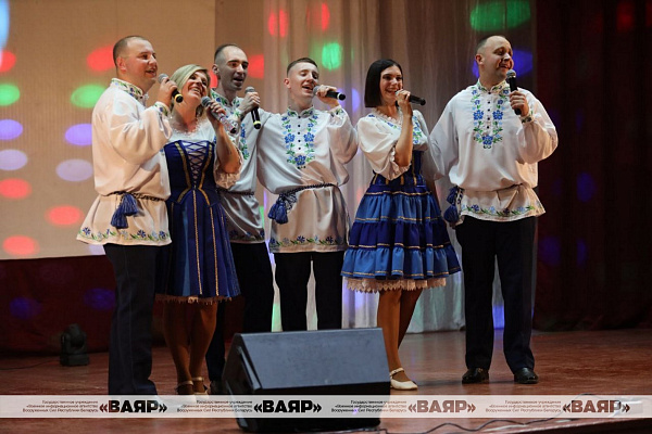 Белорусские военные артисты устроили праздник на полигоне Ашулук