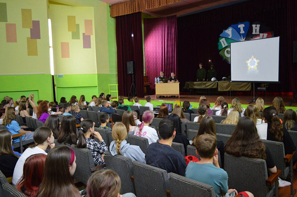 Военнослужащие 116 шаб посетили оздоровительный лагерь 