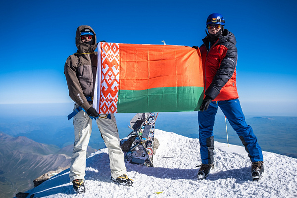 Белорусские военнослужащие покорили Эльбрус  