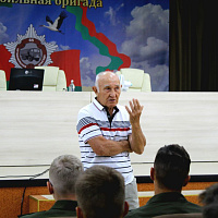 Подполковник в отставке Виктор Кулешов встретился с военнослужащими