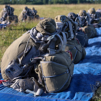 Военнослужащие 103 овдбр совершили прыжки с парашютом
