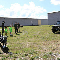 «Непоседы» в гостях у мостостроителей в погонах