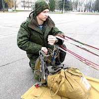 Подготовка к первому прыжку с парашютом