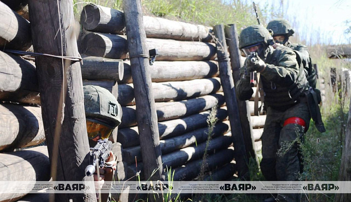 Занятия по боевой подготовке с военнослужащими одной из механизированных бригад