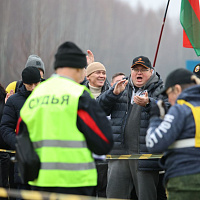 И пером и топором!