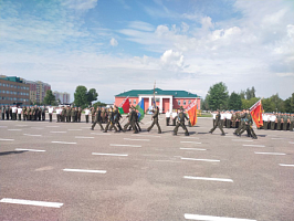 В Витебске в эти минуты широко празднуют День десантников и сил специальных операций