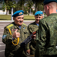 Торжественная церемония вручения оружия и военной техники военнослужащим 38 одшбр