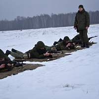 Занятия по огневой подготовке с личным составом 48-го отдельного батальона радиоэлектронной борьбы