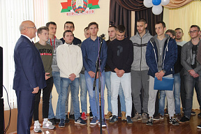 Служите достойно, ребята! В Берестовицком районе молодое пополнение проводили на службу в Вооруженные Силы Республики Беларусь