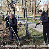 Войска Гродненского гарнизона принимают активное участие в республиканском субботнике