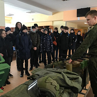 На экскурсию — к гвардейцам