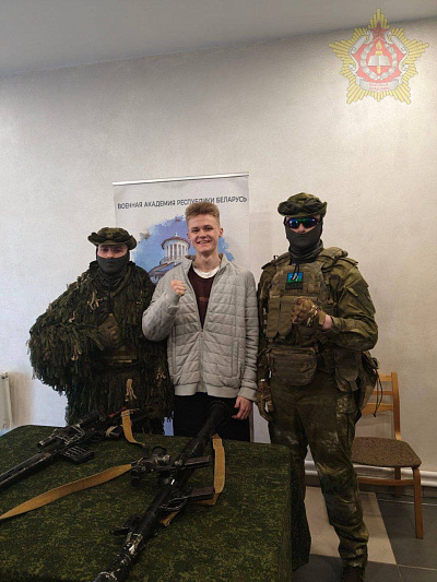 Представители Военной академии Беларуси организовали выездные дни открытых дверей