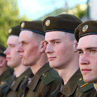 В воинских частях и соединениях Вооружённых Сил чествуют военнослужащих, выслуживших установленные сроки службы