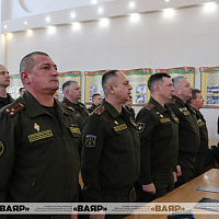 В ЗОК прошёл воинский ритуал прощания генерал-майора Вадима Сурова с Боевым Знаменем объединения