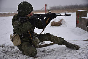 Занятия по огневой подготовке с военнослужащими 48-го отдельного батальона радиоэлектронной борьбы