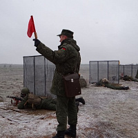 Учатся гвардейцы