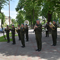 Брестские десантники поздравили ветеранов с наступающим Днём Победы