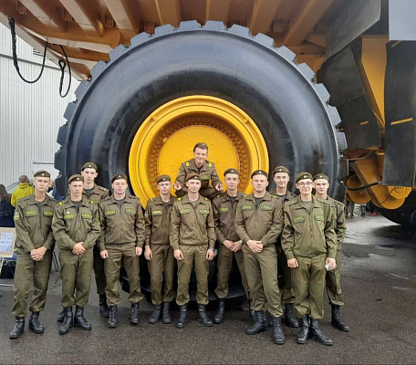 Военнослужащие  7-го инженерного полка посетили ОАО «БелАЗ»