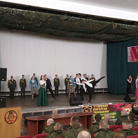 Песня служить помогает