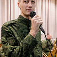 Служить как петь