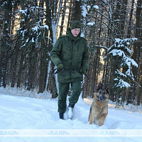 Фотофакт: военнослужащие кинологического центра Вооружённых сил со своими воспитанниками