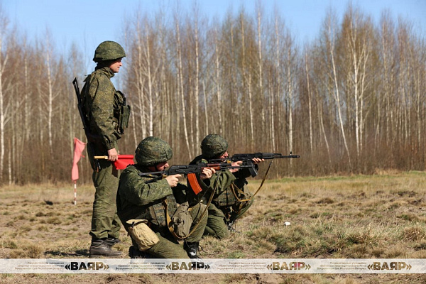 Занятие по огневой подготовке с военнообязанными, прибывшими на сборы