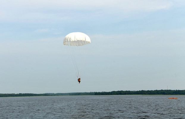 Витебские десантники совершили прыжки с парашютом
