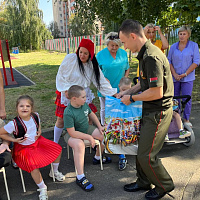 Военнослужащие Вооруженных Сил принимают участие в республиканской акции «Соберём детей в школу»