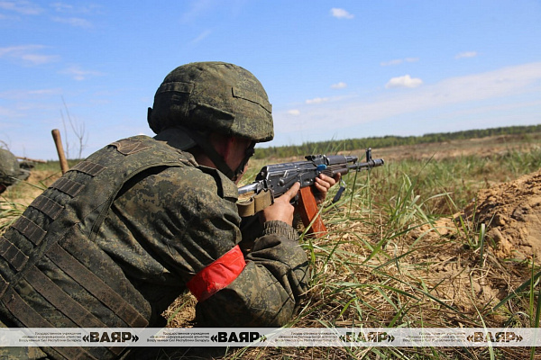 Продолжается батальонное тактическое учение с боевой стрельбой с одним из механизированных подразделений 6 омбр