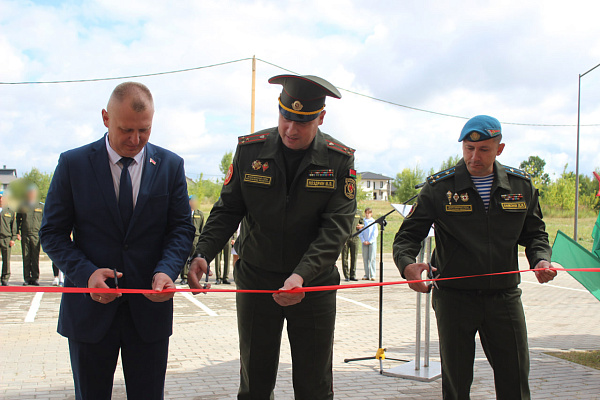 Сегодня в Марьиной Горке ключи от арендного жилья получили 26 семей военнослужащих Пуховичского гарнизона