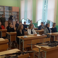 Об армии школьникам рассказали гвардейцы