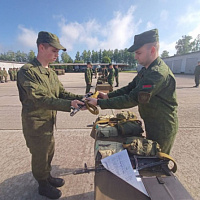 Вручили боевое оружие