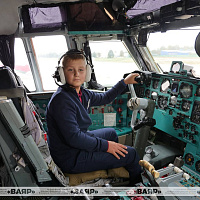 Знакомство с авиационной техникой и часы от Министра обороны: Ярослав Горелик побывал в 50 саб