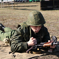 Занятие по огневой подготовке с военнослужащими 65 автбр