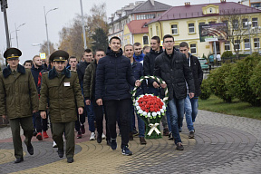 Стать достойными памяти павших 