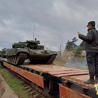 Гродненские танкисты совершают марш в назначенный район