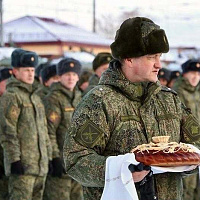 Плечом к плечу