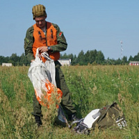 В лазури неба белеют купола