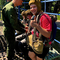 Школьники проводят с пользой время в армии