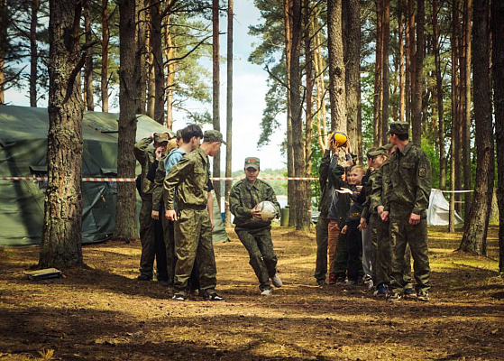 В рамках военно-патриотического воспитания 