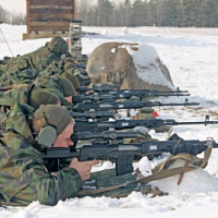 Снайперы-гвардейцы осваивают СВД
