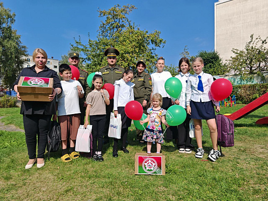 Военнослужащие 65 автбр приняли участие в благотворительной акции «В школу с добрым сердцем»