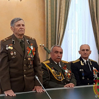 «И снова май...»