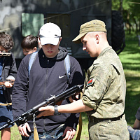 На базе 38 одшбр продолжает работу спортивно-патриотический лагерь