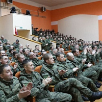 «Легко на сердце от песни весёлой»